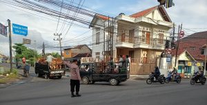 Pastikan Aktivitas Pagi Berjalan Lancar, Personel Polsek Sampang Kota Siaga di Titik Strategis