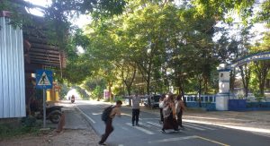 Wujudkan Keamanan Sekolah, Polsek Banyuates Laksanakan Pengamanan dan Pengaturan Lalu Lintas di SMPN 1 Banyuates