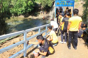 Polres Ngawi Rampungkan Perbaikan Jembatan Merah Putih Presisi di Blandongan