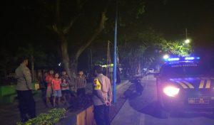 Jamin Keamanan Pusat Keramaian Malam Hari, Polsek Sampang Kota Sambangi Pengunjung Taman Wiyata Bahari