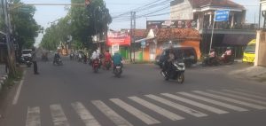 Optimalkan Pelayanan Pagi, Polsek Sampang Kota Siagakan Personel di Pertigaan Banyuanyar
