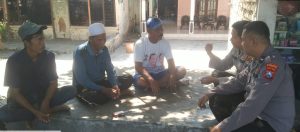 Sambangi Tokoh Masyarakat Pangongsean, Polsek Torjun Serukan Pesan Kamtibmas dan Layanan 110