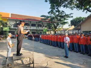 Police Go To School: Polres Mojokerto Kota Tanamkan Disiplin dan Kesadaran Kamtibmas Kepada Pelajar