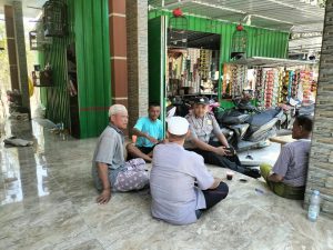 Jaga Ruang Publik Aman, Polsek Sreseh Gelar Patroli Harkamtibmas dan Dialog Bersama Warga