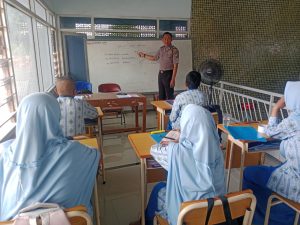 Cegah Bullying dan Kenakalan Remaja, Polres Sampang Laksanakan Program Polisi Jogo Sekolah di SMP Muhammadiyah 1